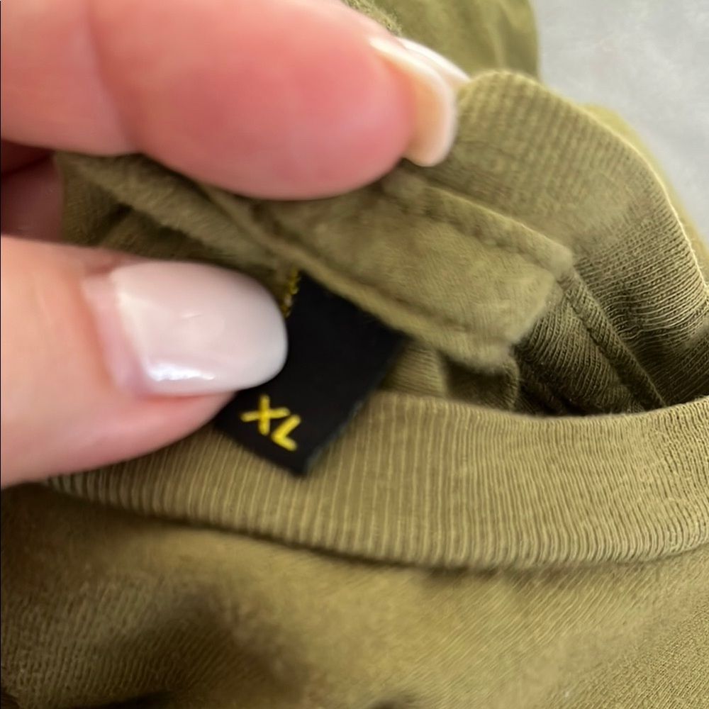 Christian Audigier Green Short Sleeve Tee with Dynamic Bird Design - Picture 5 of 5